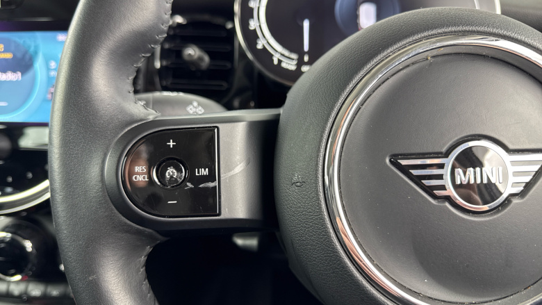 MINI Hatchback 1.5 Cooper Classic Premium 5dr Petrol Hatchback